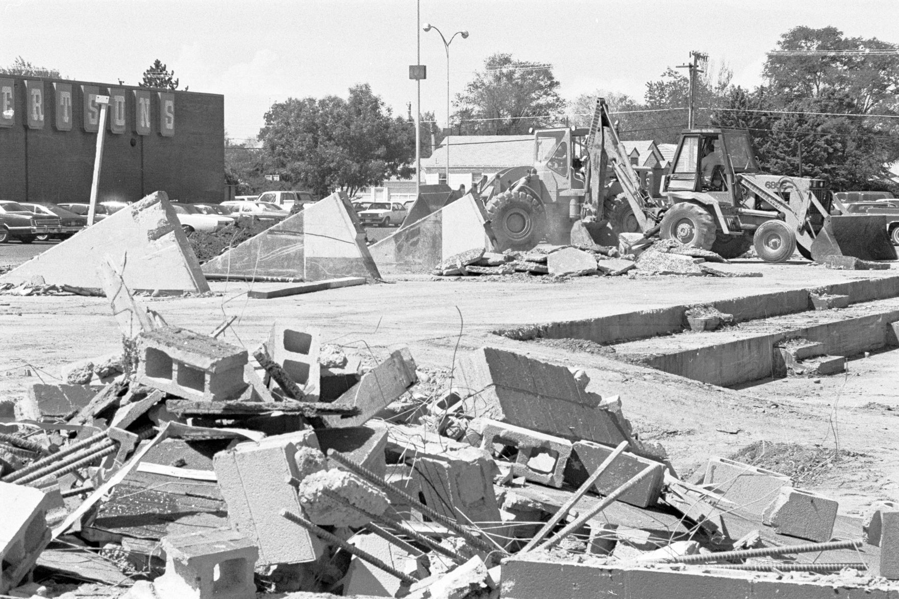 Jubilee Lanes demolition, May 23, 1985